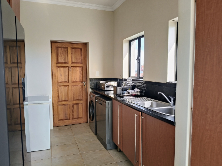 6 Bedroom Property for Sale in Paradise Beach Eastern Cape